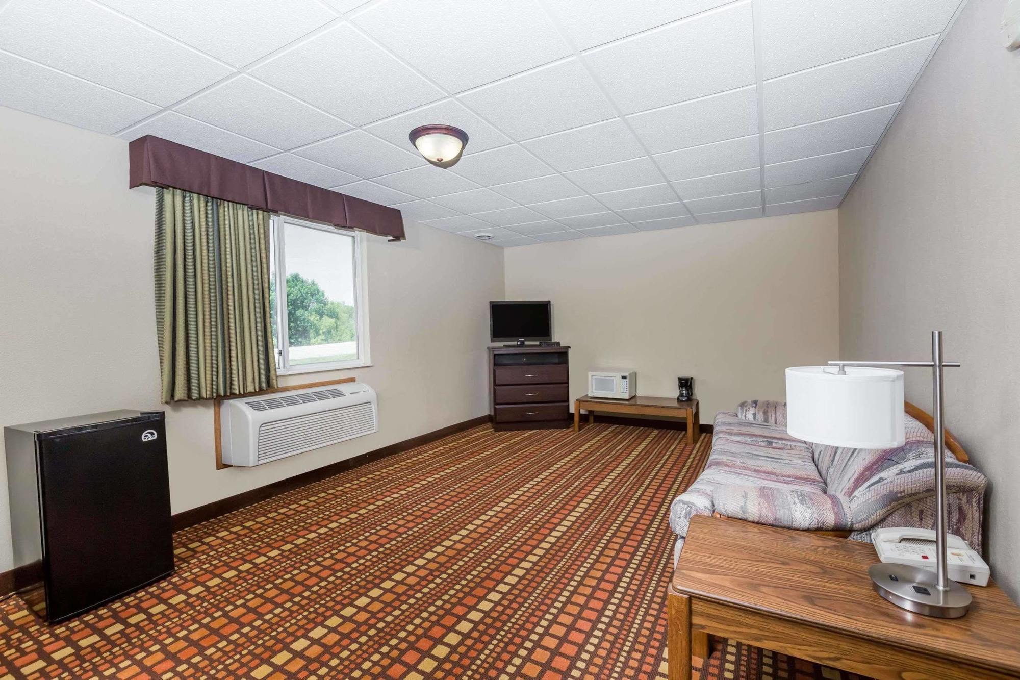 Hotel Super 8 By Wyndham Adair Ia Esterno foto